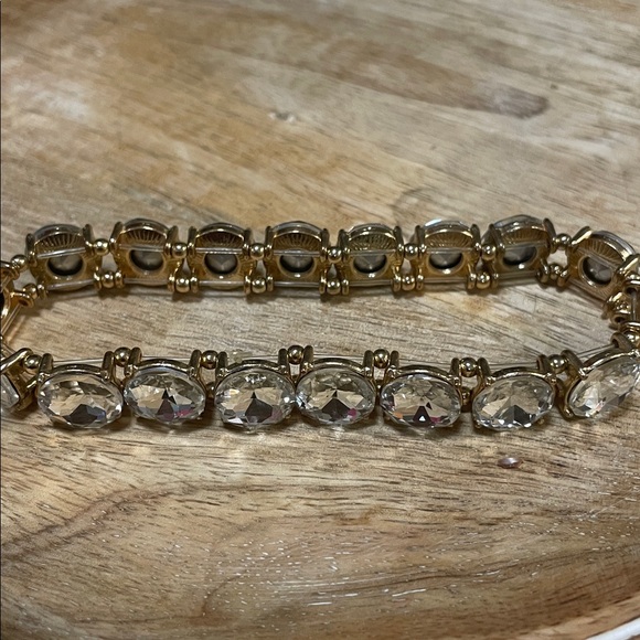 Elegant Gold Bracelet - Picture 3 of 3
